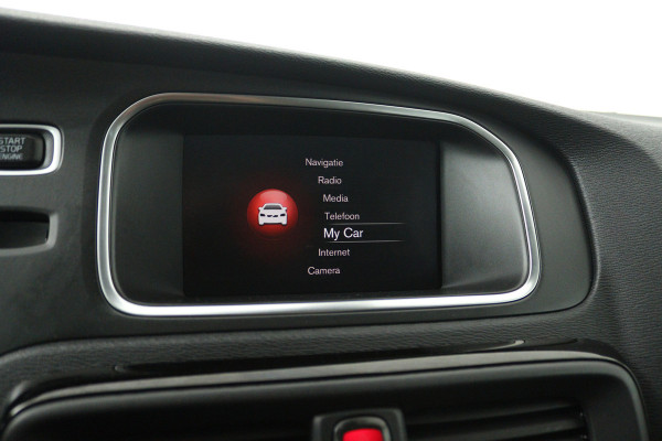 Volvo V40 Cross Country 1.5 T3 Dynamic Edition (PANORAMADAK, STOELVERWARMING, CAMERA, NAVIGATIE, PARKEERSENSOREN)