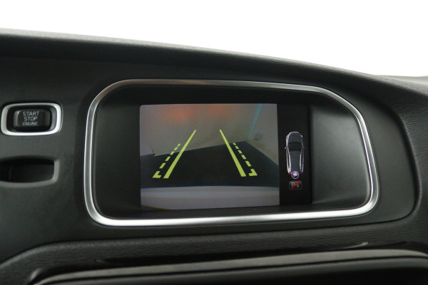 Volvo V40 Cross Country 1.5 T3 Dynamic Edition (PANORAMADAK, STOELVERWARMING, CAMERA, NAVIGATIE, PARKEERSENSOREN)
