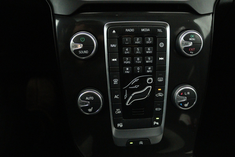 Volvo V40 Cross Country 1.5 T3 Dynamic Edition (PANORAMADAK, STOELVERWARMING, CAMERA, NAVIGATIE, PARKEERSENSOREN)