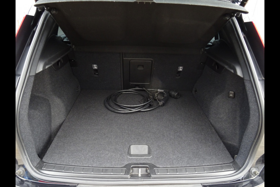 Volvo XC40 Recharge P8 AWD R-Design * H/K * 4 SEIZOENSBANDEN 20 INCH !!