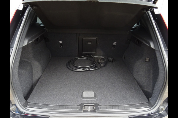 Volvo XC40 Recharge P8 AWD R-Design * H/K * 4 SEIZOENSBANDEN 20 INCH !!