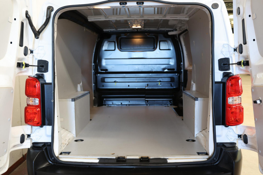 Peugeot Expert 2.0 BlueHDI 120 L3H1 LANG 2500KG TREKVERMOGEN