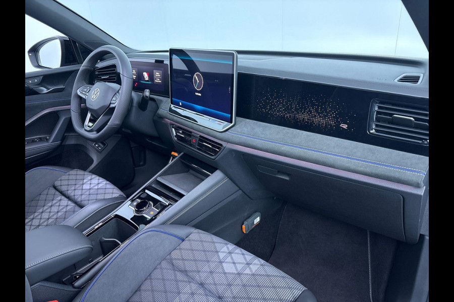 Volkswagen Tiguan 1.5 eHybrid R-Line Edition 204 PK PHEV | Verlengde garantie | Trekhaak wegklapbaar | Panorama dak | Black Style | 20"LM velgen |