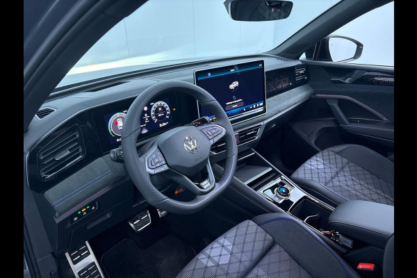 Volkswagen Tiguan 1.5 eHybrid R-Line Edition 204 PK PHEV | Verlengde garantie | Trekhaak wegklapbaar | Panorama dak | Black Style | 20"LM velgen |