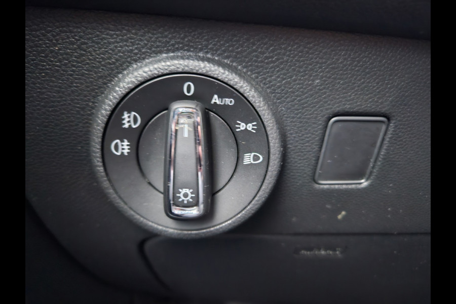 Seat Ateca 1.5 TSI FR Business Intense Trekhaak! 150PK! LED! Schuif/Panoramadak! Carplay!