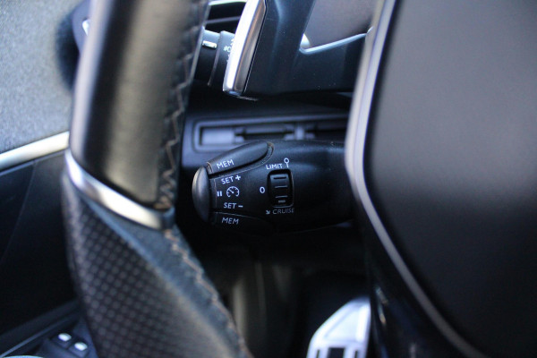Peugeot 3008 1.6 180PK AUTOMAAT GT LINE | NAVIGATIE | CAMERA | APPLE CARPLAY/ANDROID AUTO | CLIMATE CONTROL | CRUISE CONTROL | FULL LED KOPLAMPEN | MISTLAMPEN VOOR | AFNEEMBARE TREKHAAK | 19" LICHTMETALEN VELGEN |