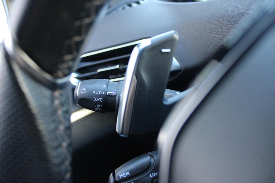 Peugeot 3008 1.6 180PK AUTOMAAT GT LINE | NAVIGATIE | CAMERA | APPLE CARPLAY/ANDROID AUTO | CLIMATE CONTROL | CRUISE CONTROL | FULL LED KOPLAMPEN | MISTLAMPEN VOOR | AFNEEMBARE TREKHAAK | 19" LICHTMETALEN VELGEN |