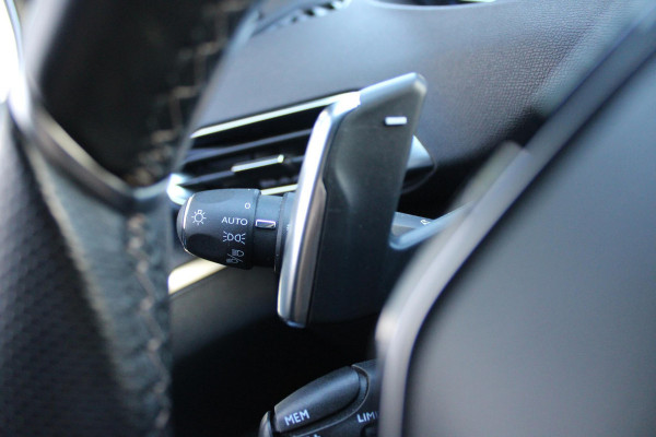 Peugeot 3008 1.6 180PK AUTOMAAT GT LINE | NAVIGATIE | CAMERA | APPLE CARPLAY/ANDROID AUTO | CLIMATE CONTROL | CRUISE CONTROL | FULL LED KOPLAMPEN | MISTLAMPEN VOOR | AFNEEMBARE TREKHAAK | 19" LICHTMETALEN VELGEN |