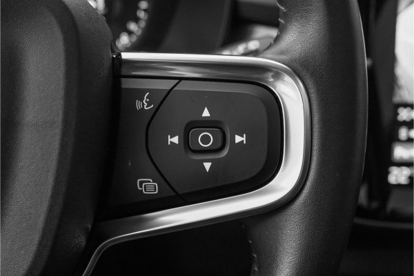 Volvo XC40 1.5 T4 Recharge Pano 360° Camera H/K Trekhaak CarPlay