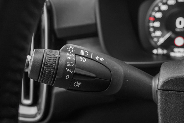 Volvo XC40 1.5 T4 Recharge Pano 360° Camera H/K Trekhaak CarPlay