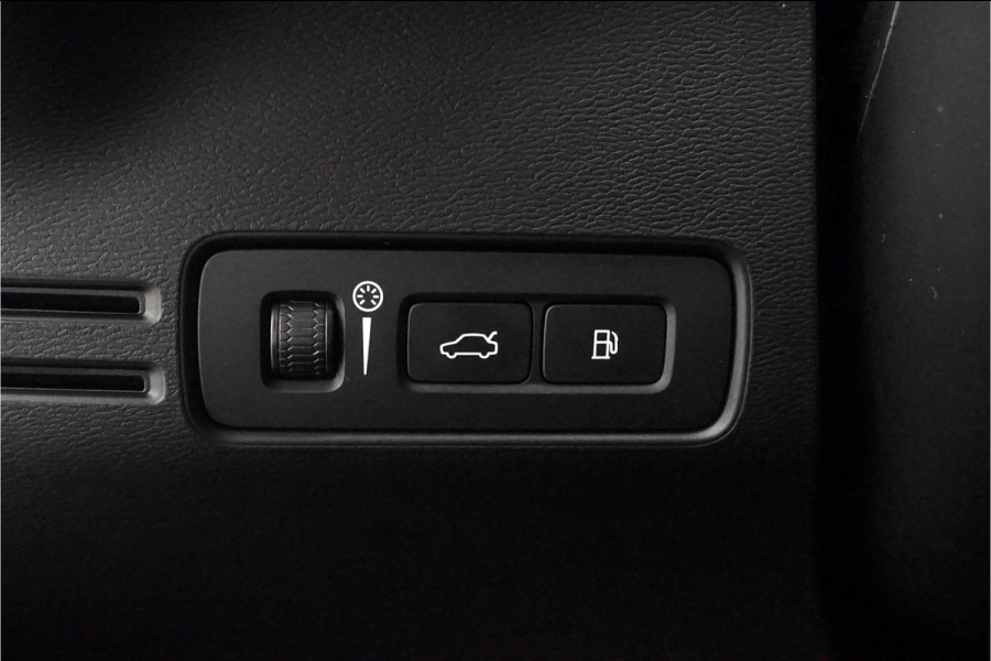 Volvo XC40 1.5 T4 Recharge Pano 360° Camera H/K Trekhaak CarPlay