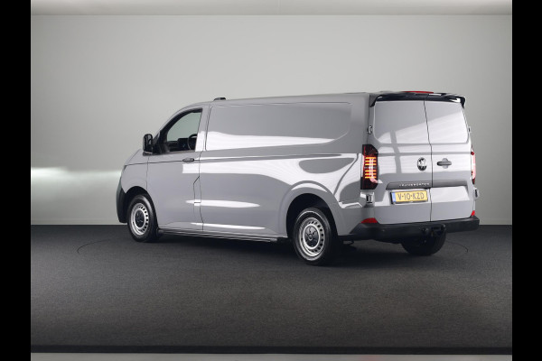 Volkswagen Transporter 2.0 TDI L2H1 30 110 PK | Verlengde garantie | Trekhaak | Navigatie via app | Parkeersensoren v+a | Sidebars |