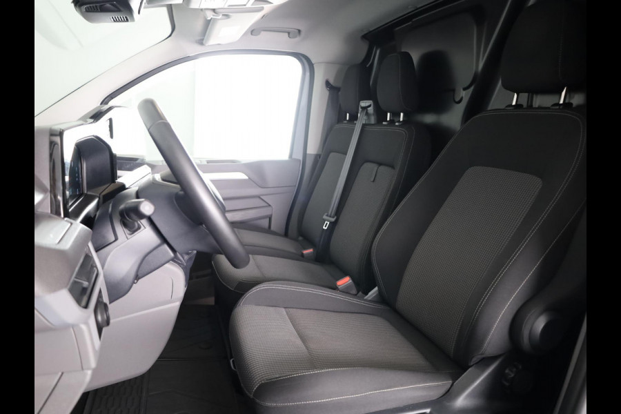 Volkswagen Transporter 2.0 TDI L2H1 30 110 PK | Verlengde garantie | Trekhaak | Navigatie via app | Parkeersensoren v+a | Sidebars |