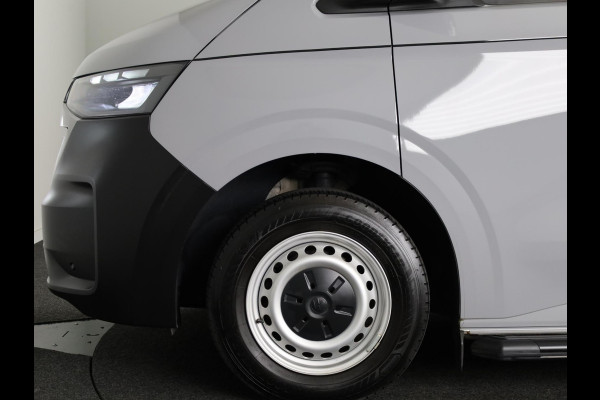 Volkswagen Transporter 2.0 TDI L2H1 30 110 PK | Verlengde garantie | Trekhaak | Navigatie via app | Parkeersensoren v+a | Sidebars |