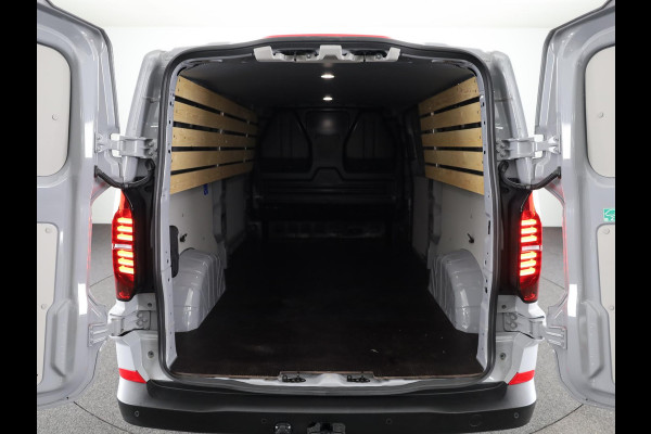 Volkswagen Transporter 2.0 TDI L2H1 30 110 PK | Verlengde garantie | Trekhaak | Navigatie via app | Parkeersensoren v+a | Sidebars |