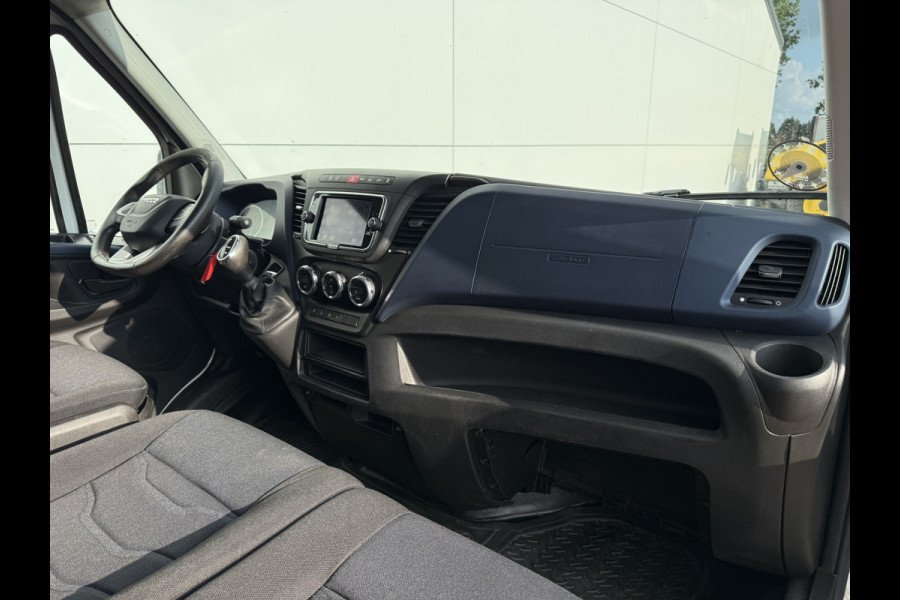 Iveco Daily 35C18 3.0 Automaat L2H2 Dubbellucht LED 3.5t Trekhaak Adaptieve Cruise Standkachel Climate Control Navigatie Camera