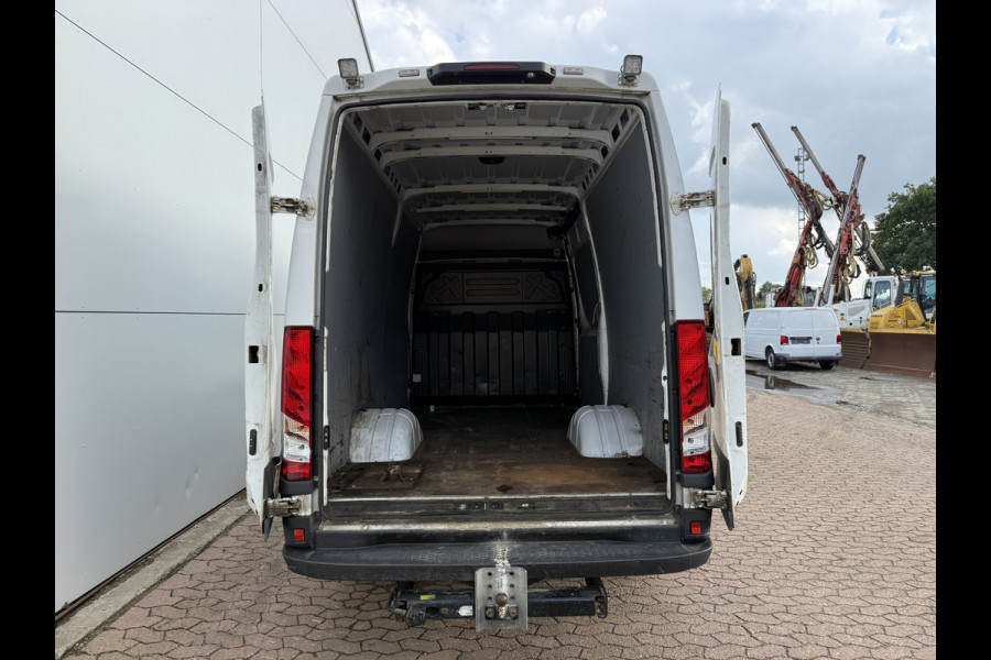 Iveco Daily 35C18 3.0 Automaat L2H2 Dubbellucht LED 3.5t Trekhaak Adaptieve Cruise Standkachel Climate Control Navigatie Camera