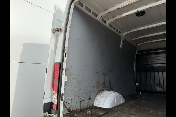 Iveco Daily 35C18 3.0 Automaat L2H2 Dubbellucht LED 3.5t Trekhaak Adaptieve Cruise Standkachel Climate Control Navigatie Camera