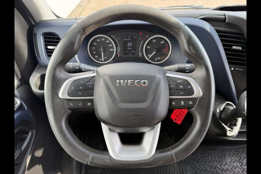 Iveco Daily 35C18 3.0 Automaat L2H2 Dubbellucht LED 3.5t Trekhaak Adaptieve Cruise Standkachel Climate Control Navigatie Camera