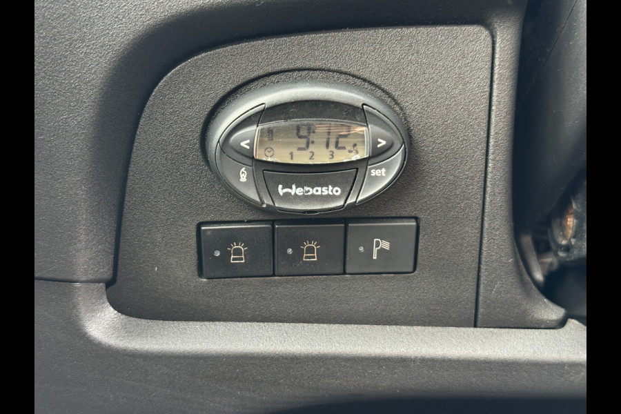 Iveco Daily 35C18 3.0 Automaat L2H2 Dubbellucht LED 3.5t Trekhaak Adaptieve Cruise Standkachel Climate Control Navigatie Camera