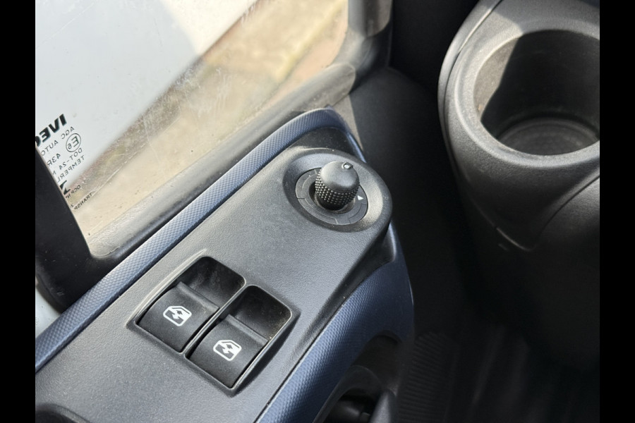 Iveco Daily 35C18 3.0 Automaat L2H2 Dubbellucht LED 3.5t Trekhaak Adaptieve Cruise Standkachel Climate Control Navigatie Camera