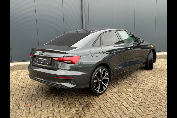 Audi A3 Limousine 30 TFSI AUTOMAAT * Carplay * Optiek Zwart * Parkeersensoren *