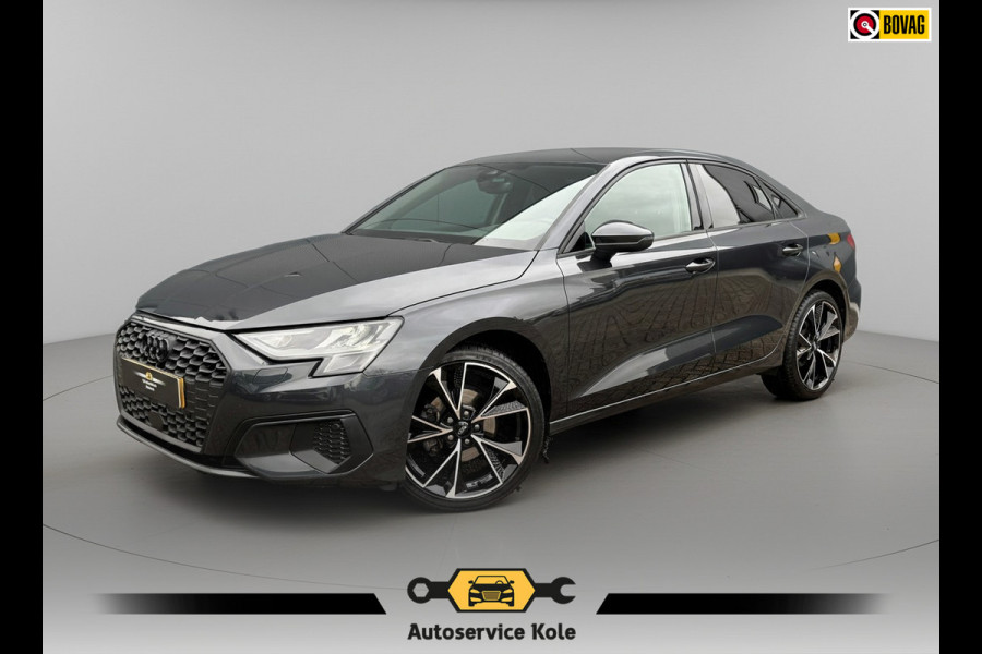 Audi A3 Limousine 30 TFSI AUTOMAAT * Carplay * Optiek Zwart * Parkeersensoren *