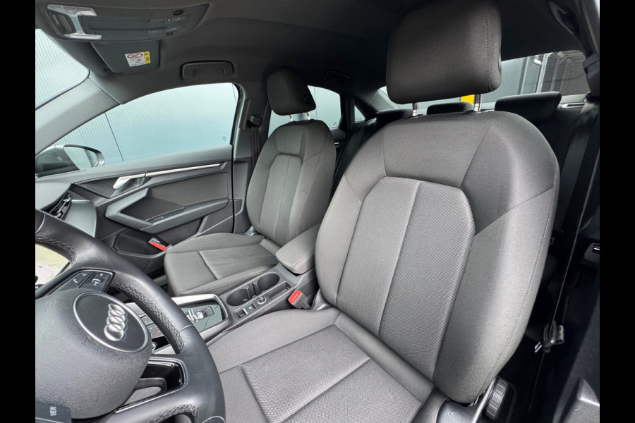 Audi A3 Limousine 30 TFSI AUTOMAAT * Carplay * Optiek Zwart * Parkeersensoren *