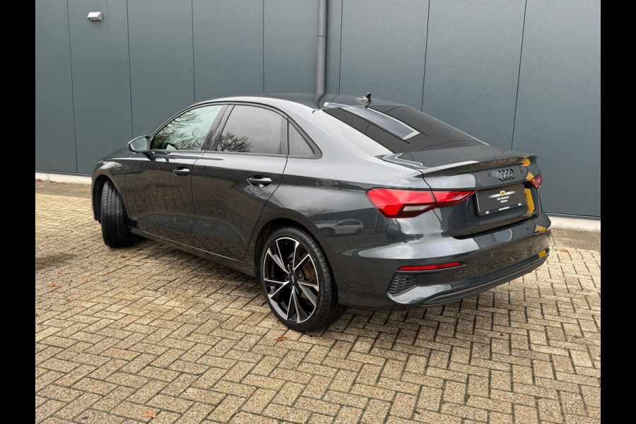 Audi A3 Limousine 30 TFSI AUTOMAAT * Carplay * Optiek Zwart * Parkeersensoren *