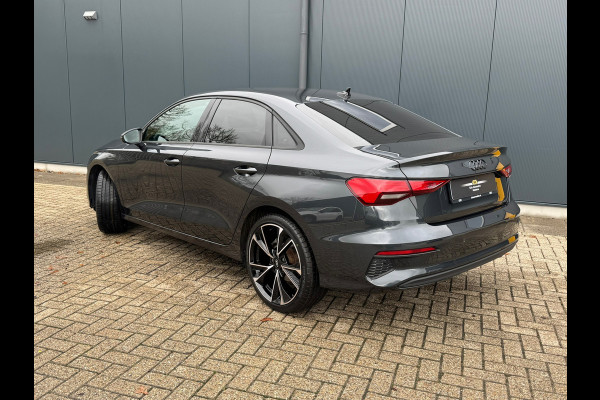 Audi A3 Limousine 30 TFSI AUTOMAAT * Carplay * Optiek Zwart * Parkeersensoren *