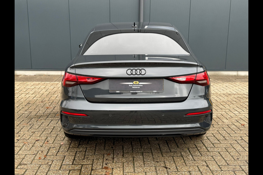Audi A3 Limousine 30 TFSI AUTOMAAT * Carplay * Optiek Zwart * Parkeersensoren *
