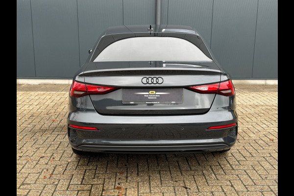 Audi A3 Limousine 30 TFSI AUTOMAAT * Carplay * Optiek Zwart * Parkeersensoren *