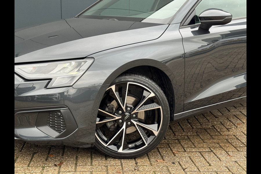 Audi A3 Limousine 30 TFSI AUTOMAAT * Carplay * Optiek Zwart * Parkeersensoren *