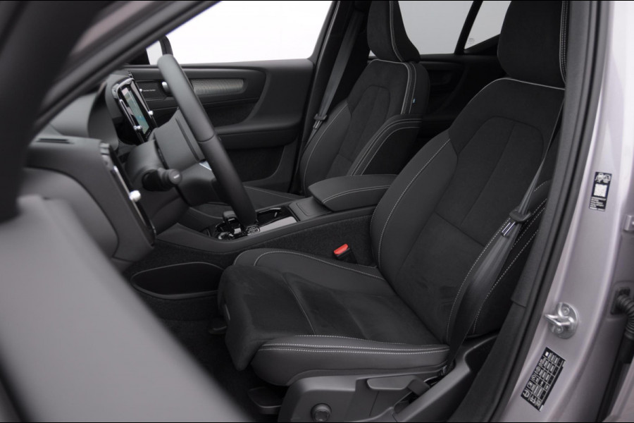 Volvo EX40 252PK Single Motor Extended Range 82 kWh Plus / Lounge Pakket / Extra getint glas / 360 Camera / 20'' velgen / Panoramadak / Zwart dak