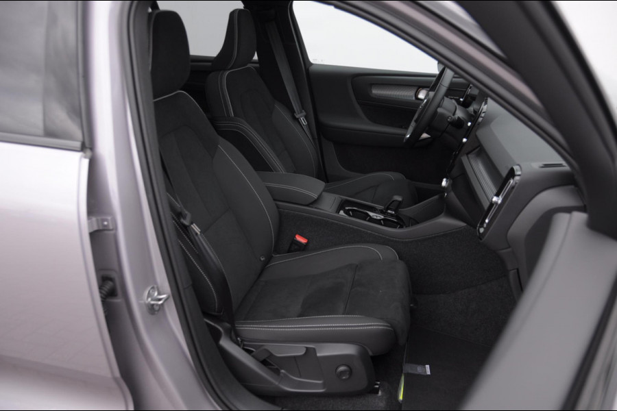 Volvo EX40 252PK Single Motor Extended Range 82 kWh Plus / Lounge Pakket / Extra getint glas / 360 Camera / 20'' velgen / Panoramadak / Zwart dak