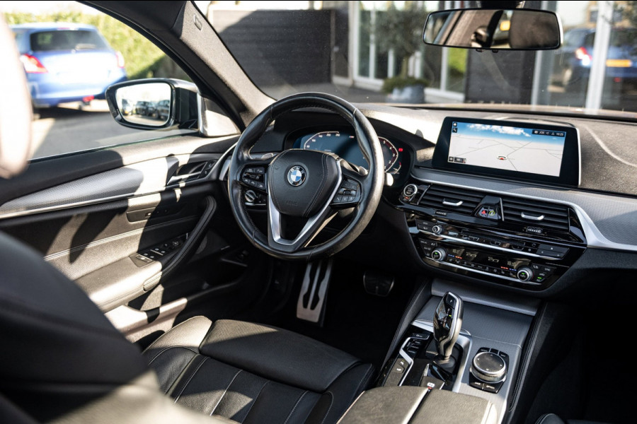 BMW 5 Serie Touring 540i xDrive M-Sport I Bowers & Wilkins I Panoramadak I Stoelkoeling & verwarming I 20" Breedset nieuw