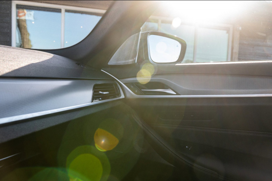 BMW 5 Serie Touring 540i xDrive M-Sport I Bowers & Wilkins I Panoramadak I Stoelkoeling & verwarming I 20" Breedset nieuw