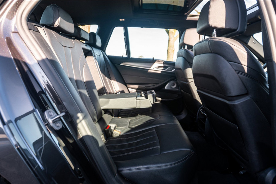 BMW 5 Serie Touring 540i xDrive M-Sport I Bowers & Wilkins I Panoramadak I Stoelkoeling & verwarming I 20" Breedset nieuw