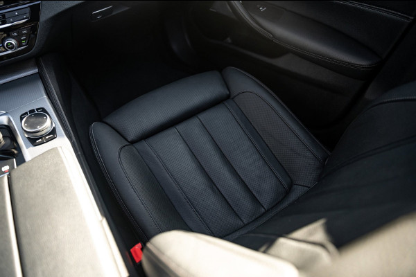 BMW 5 Serie Touring 540i xDrive M-Sport I Bowers & Wilkins I Panoramadak I Stoelkoeling & verwarming I 20" Breedset nieuw