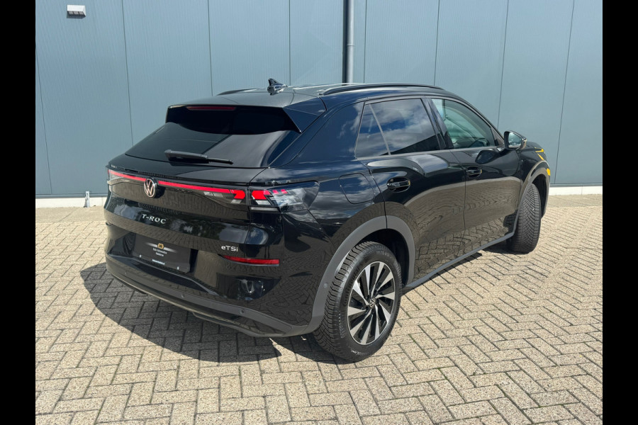 Volkswagen T-Roc 1.5 eTsi * Nieuw model * Hoogglans R-Line Look * 10.000KM! * Parkeercamera * Navigatie *