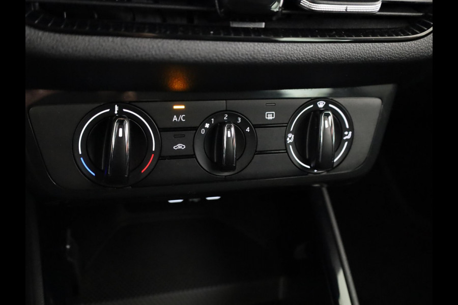 Škoda Fabia 1.0 TSI Ambition 95 pk | Navigatie via App | Parkeersensoren achter | Cruise control | LED koplampen | Apple Carplay/Android Auto |