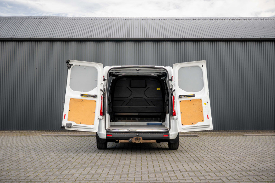 Ford Transit Custom L1H1 | 3-Zits | 130 PK | Camera | Cruise | PDC | Airco | Trekhaak