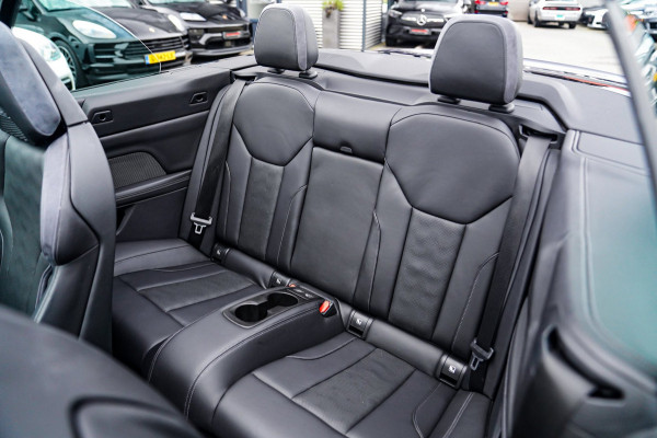 BMW 4 Serie Cabrio M4 xDrive Competition | Akrapovic | Carbon Package | Harman/Kardon | Nekverwarming | Laser | Adaptieve Cruise