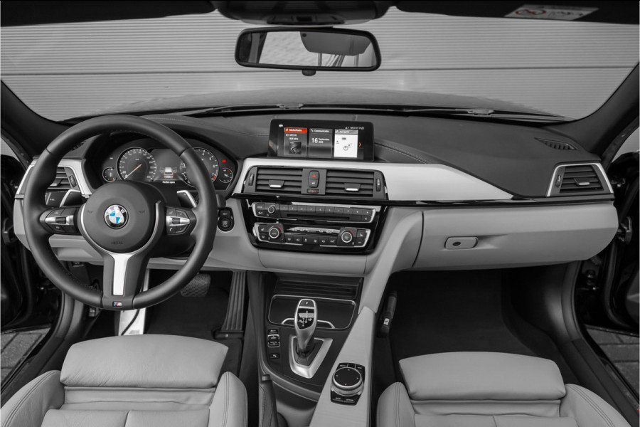 BMW 3 Serie Touring 320i Edition M Sport Shadow Pano Camera PDC HiFi 18"