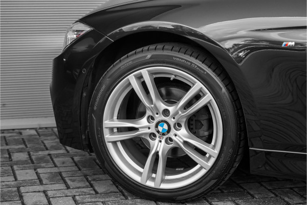 BMW 3 Serie Touring 320i Edition M Sport Shadow Pano Camera PDC HiFi 18"