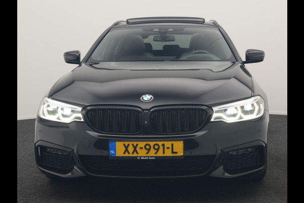 BMW 5 Serie Touring 520i M Sport 184pk Dealer O.H. | Panodak | Head Up | 360 Camera | Lederen Comfortstoelen Memory & Verwarmd | Sfeerverlichting | Blis | Apple Carplay | Stuur Verwarmd | Adaptive LED | Navigatie | DAB | 19"L.M |