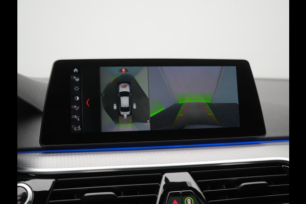 BMW 5 Serie Touring 520i M Sport 184pk Dealer O.H. | Panodak | Head Up | 360 Camera | Lederen Comfortstoelen Memory & Verwarmd | Sfeerverlichting | Blis | Apple Carplay | Stuur Verwarmd | Adaptive LED | Navigatie | DAB | 19"L.M |