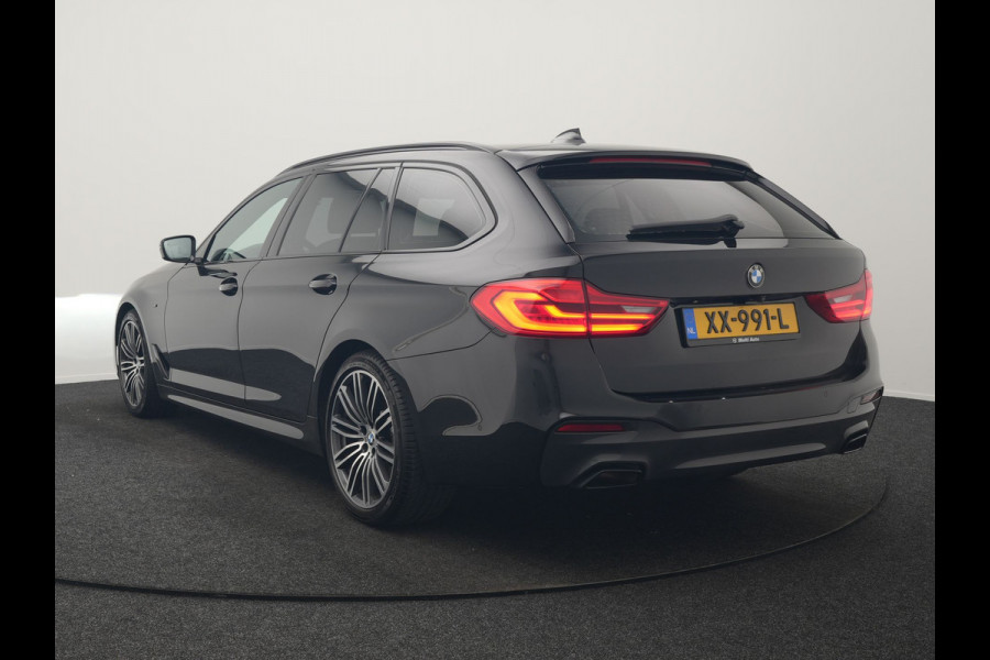BMW 5 Serie Touring 520i M Sport 184pk Dealer O.H. | Panodak | Head Up | 360 Camera | Lederen Comfortstoelen Memory & Verwarmd | Sfeerverlichting | Blis | Apple Carplay | Stuur Verwarmd | Adaptive LED | Navigatie | DAB | 19"L.M |