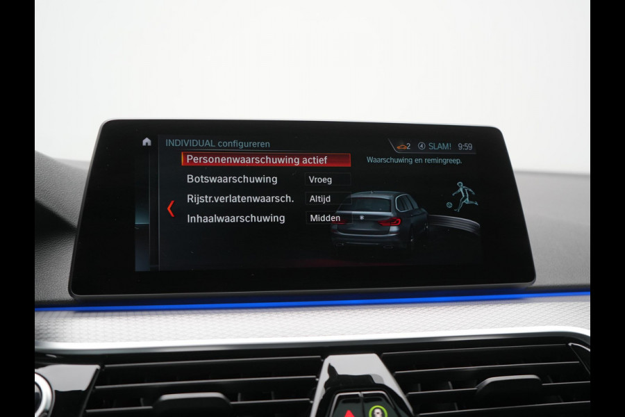BMW 5 Serie Touring 520i M Sport 184pk Dealer O.H. | Panodak | Head Up | 360 Camera | Lederen Comfortstoelen Memory & Verwarmd | Sfeerverlichting | Blis | Apple Carplay | Stuur Verwarmd | Adaptive LED | Navigatie | DAB | 19"L.M |