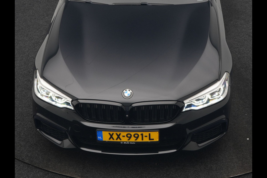 BMW 5 Serie Touring 520i M Sport 184pk Dealer O.H. | Panodak | Head Up | 360 Camera | Lederen Comfortstoelen Memory & Verwarmd | Sfeerverlichting | Blis | Apple Carplay | Stuur Verwarmd | Adaptive LED | Navigatie | DAB | 19"L.M |